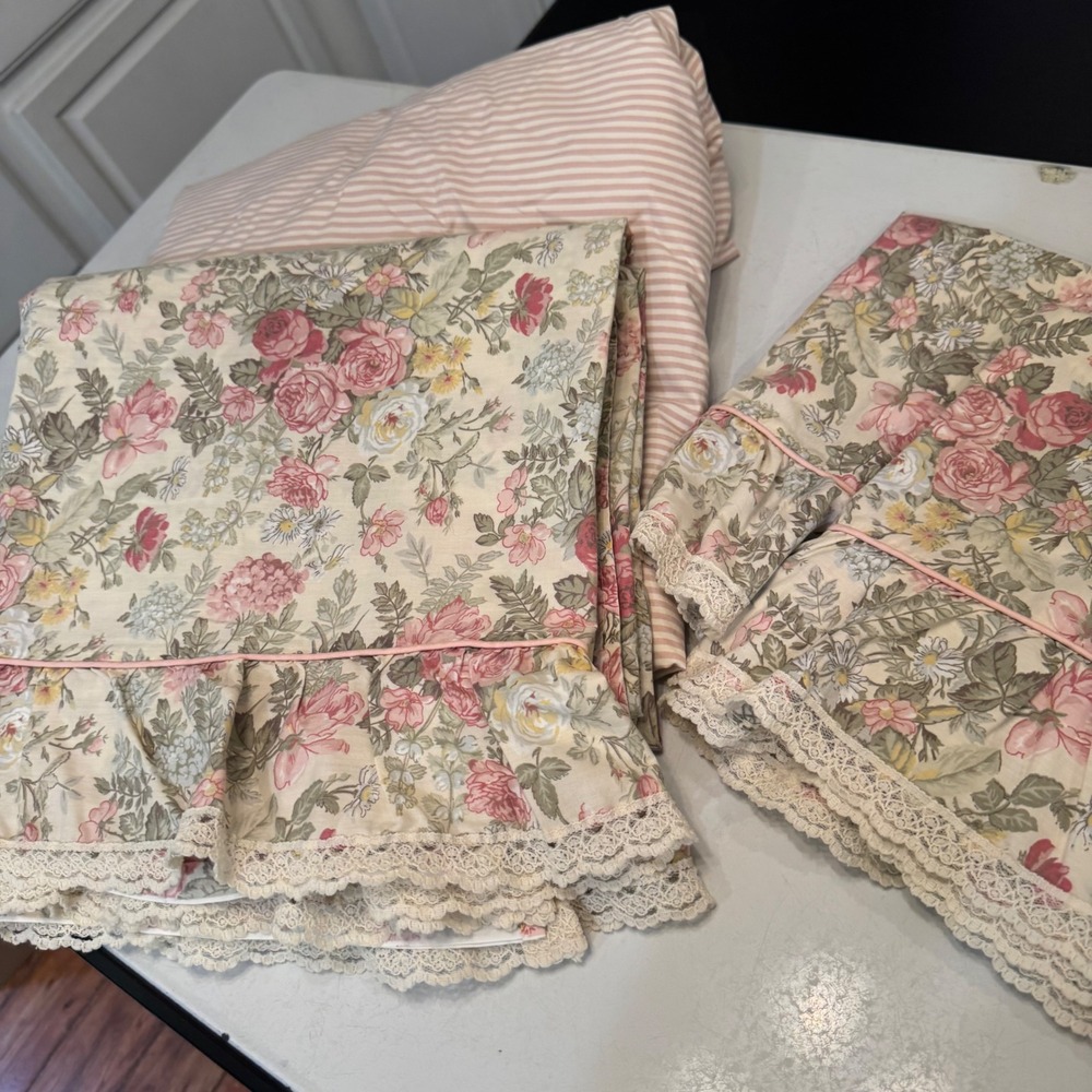 Simply Shabby Chic Sheet Set King Pink Floral Lace Trim Ruffle Cottagecore